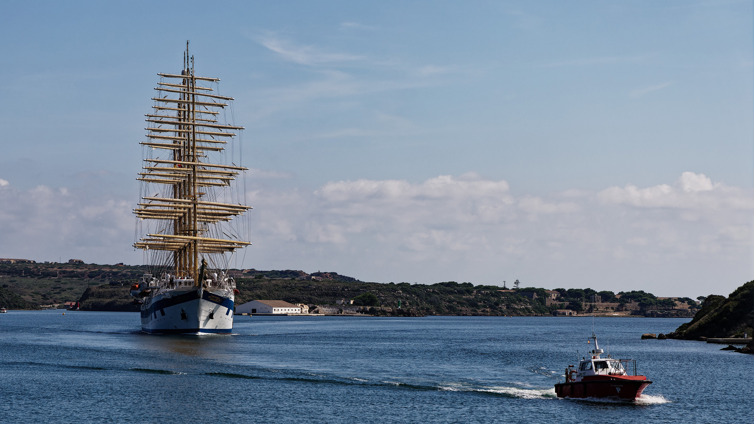 Royal Clipper im Hafen von Mahón